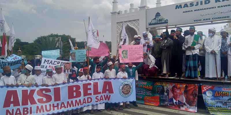 Aksi Bela Rasulullah di Banda Aceh, Aliansi Ormas dan Umat Islam Tebar Poster Macron Berwajah Iblis