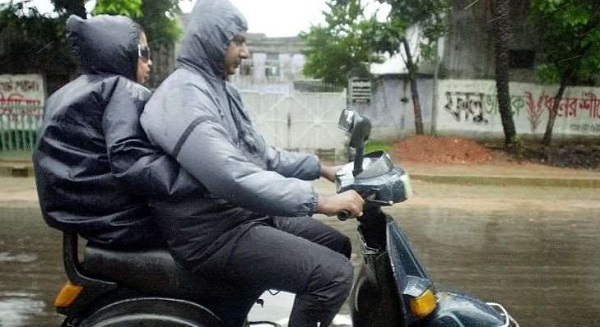 Ini Bahayanya Bonceng Motor Hadap Samping