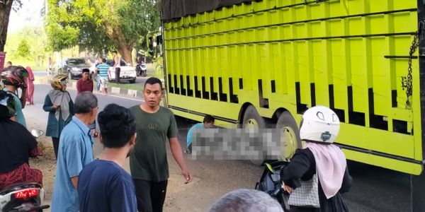 Tertabrak Tronton Seorang